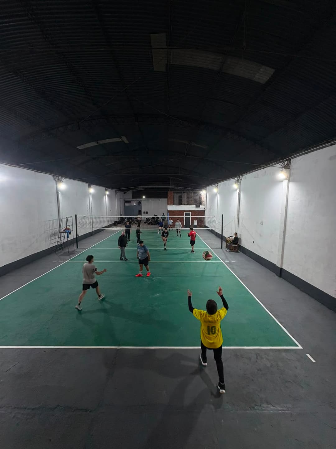 Jugadores en la cancha de Quadra